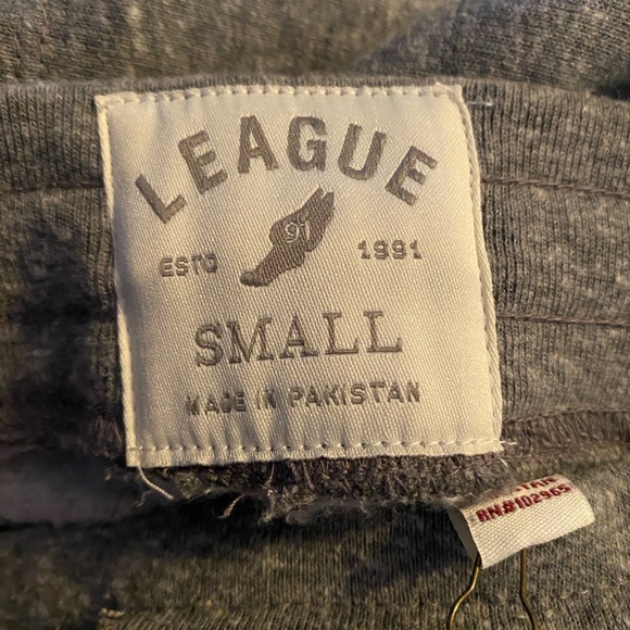 UNC TARHEELS JOGGERS with pockets - BRAND NEW WITH TAGS 
LEAGUE BRAND SUPERSOFT - Picture 4 of 8